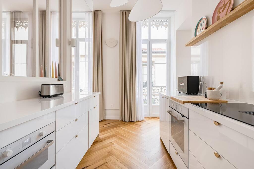 Beige Hospitalite - Apotheose Luxueux- 3 Chambres - Parking Prive سانت إتيان المظهر الخارجي الصورة