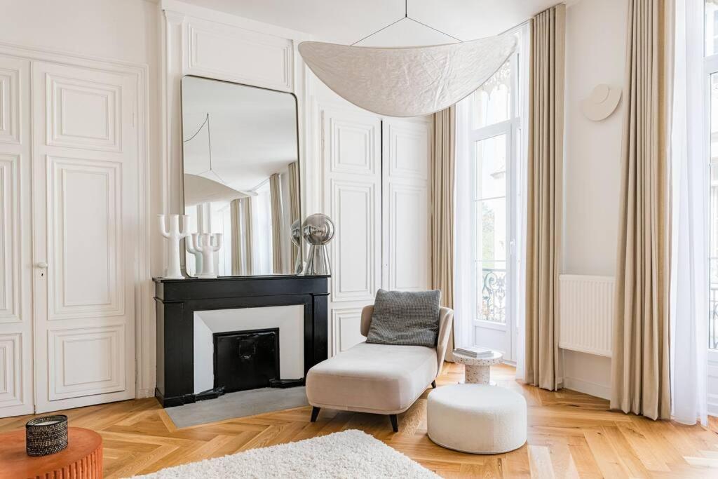Beige Hospitalite - Apotheose Luxueux- 3 Chambres - Parking Prive سانت إتيان المظهر الخارجي الصورة