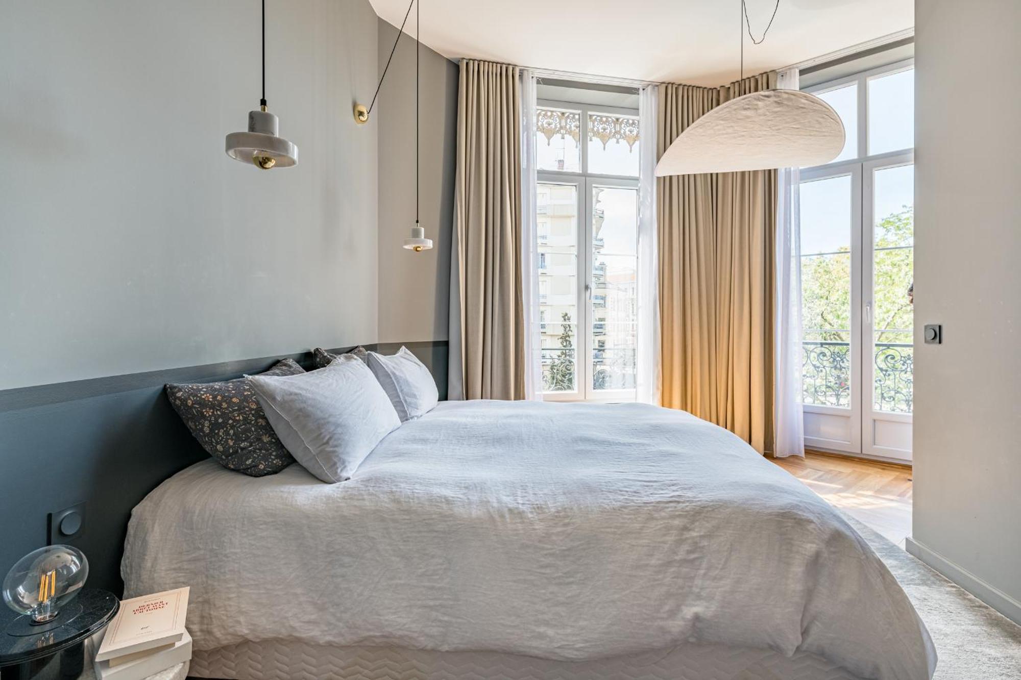 Beige Hospitalite - Apotheose Luxueux- 3 Chambres - Parking Prive سانت إتيان المظهر الخارجي الصورة